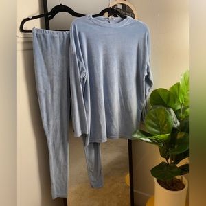 LIGHT BLUE LEGGINGS SET.